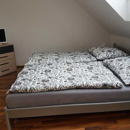 Apartmán V aleji Slavkov u Brna Exterior foto