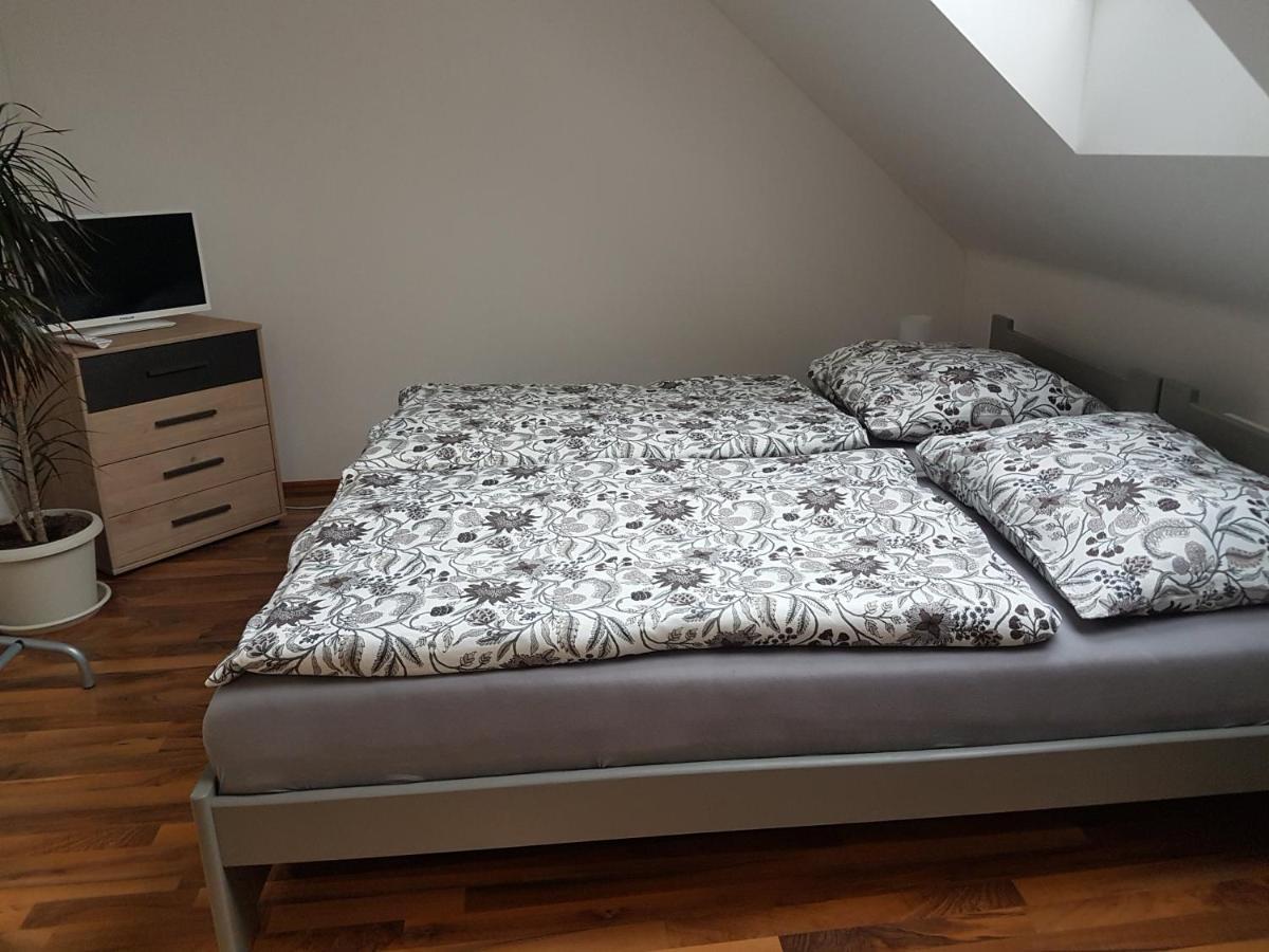 Apartmán V aleji Slavkov u Brna Exterior foto