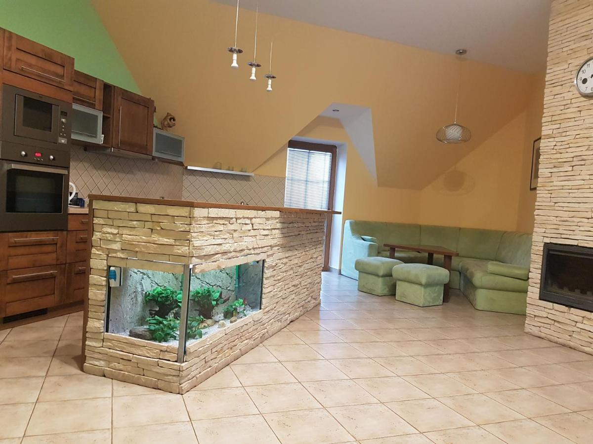 Apartmán V aleji Slavkov u Brna Exterior foto