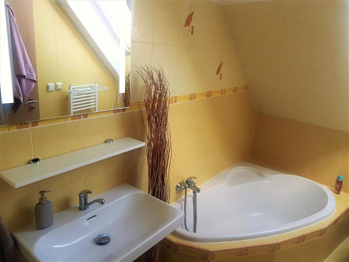Apartmán V aleji Slavkov u Brna Exterior foto